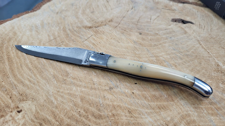 Laguiole en Aubrac Couteau pliant - pointe de corne - lame damas - Coutellerie Marcin