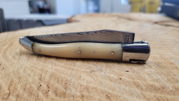 Laguiole en Aubrac Couteau pliant - pointe de corne - lame damas - Coutellerie Marcin