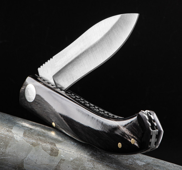 Joker Pachòn Couteau pliant manche corne de buffle/incrustation de mosaiques nacrées - Coutellerie Marcin
