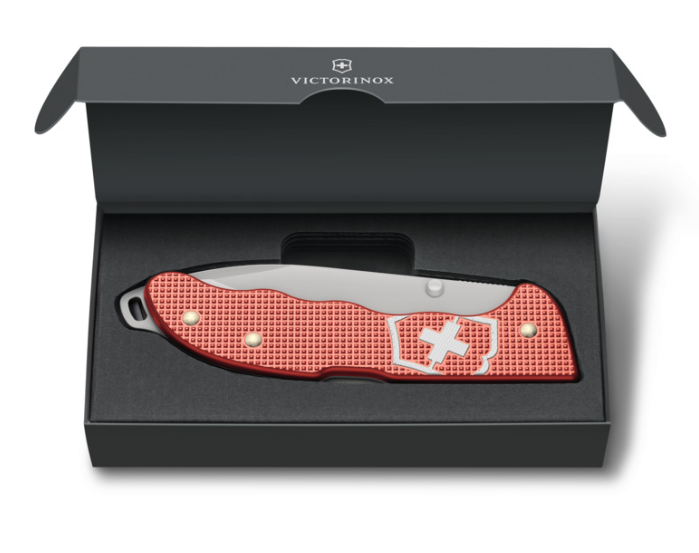 Victorinox 0.9415.L25 Evoke, Alox Limited Edition 2025, Stone Red - Coutellerie Marcin