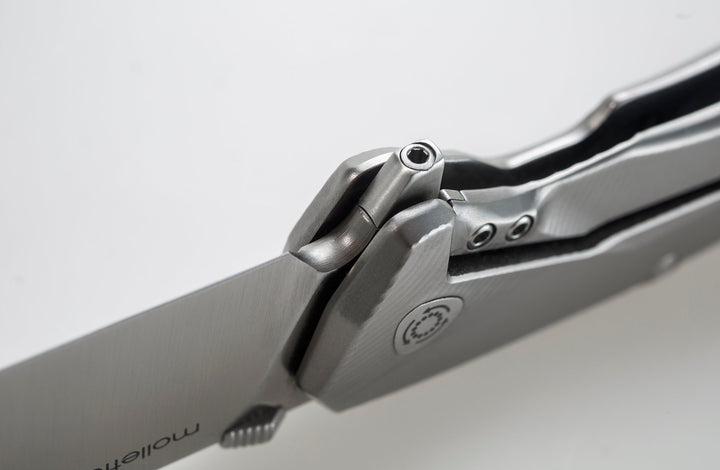 LionSteel TRE FC le couteau pliant à trois systèmes d'ouverture, Fibre de Carbone - Coutellerie Marcin