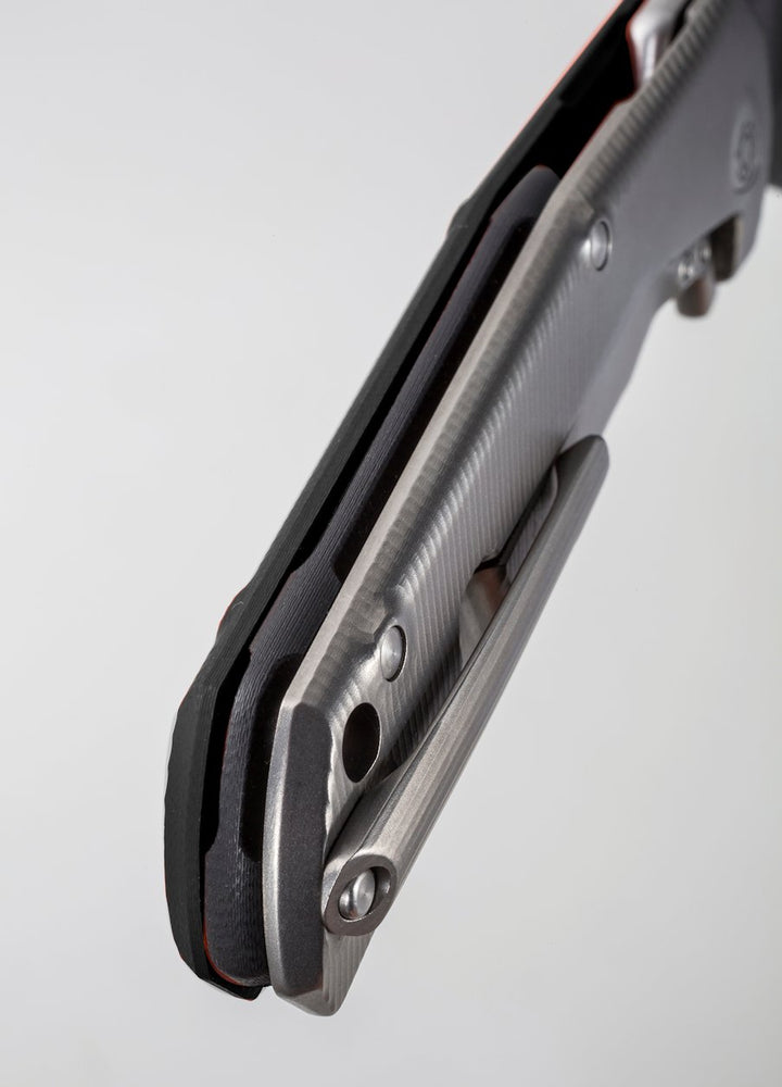 LionSteel TRE GBK Couteau pliant T.R.E. G10, Every Day Carry avec palme intégrée - Noir - Coutellerie Marcin