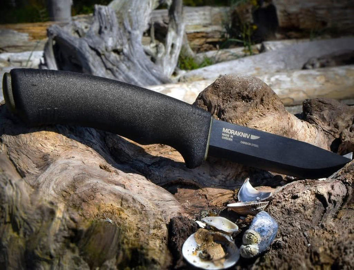 Couteau de chasse ou bushcraft fixe Mora 12490 Black carbone -