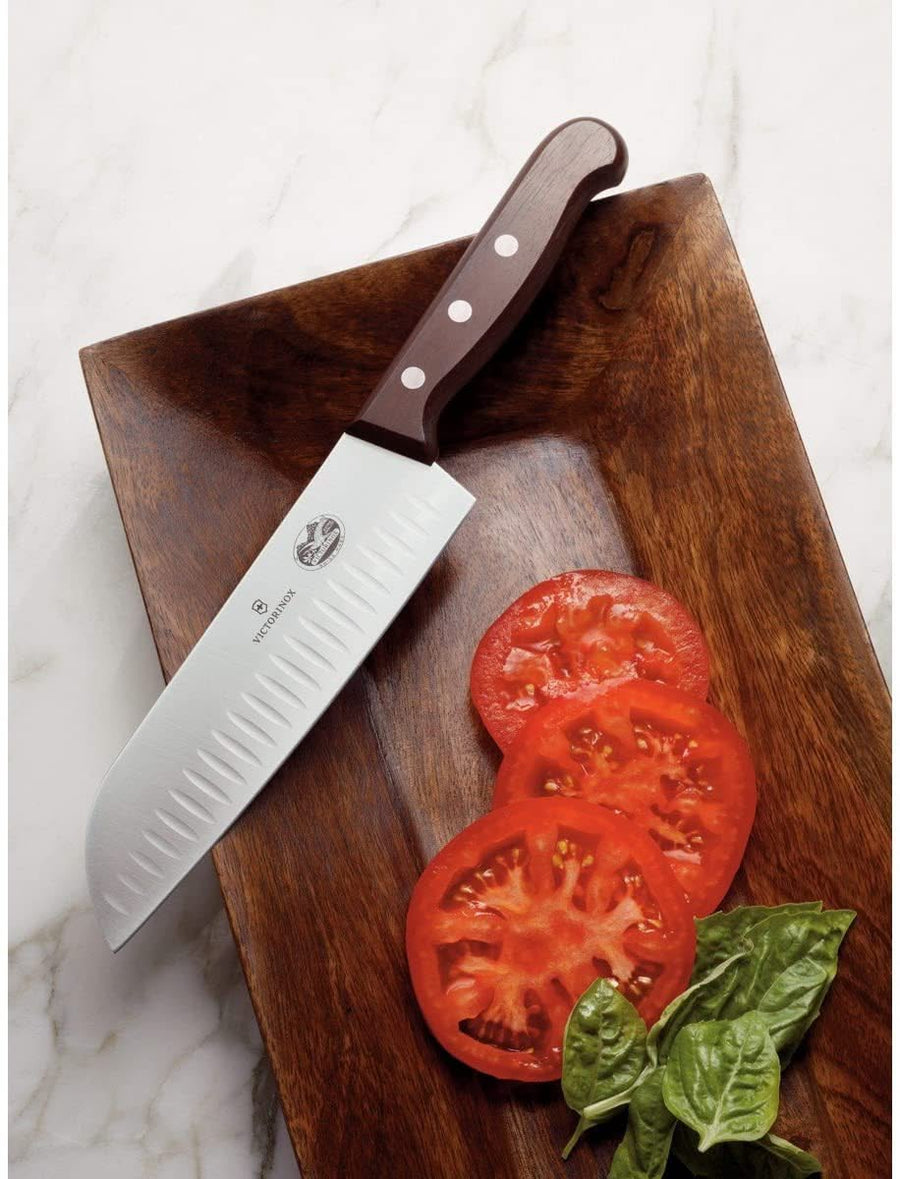 Victorinox Couteau de cuisine Santoku 17cm ondulé. avec manche en bois ( 68520.17G ) -