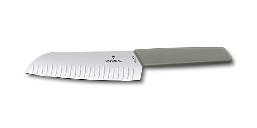 Victorinox 6.9056.17K6B Couteau Santoku lame de 17 cm alvéolée -