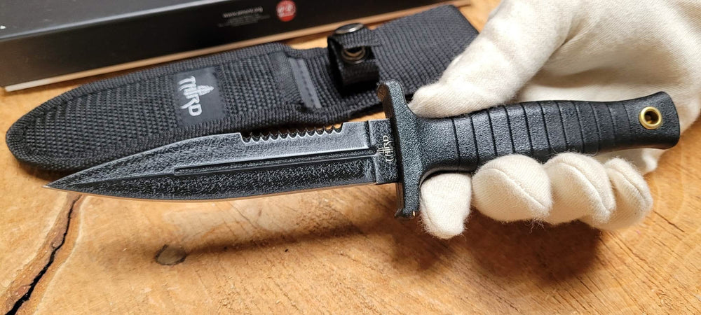 Third , Couteau de botte avec serration -