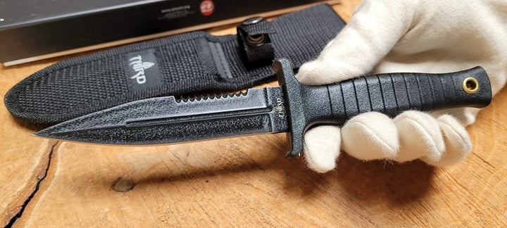 Third , Couteau de botte avec serration -