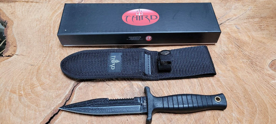 Third , Couteau de botte avec serration -