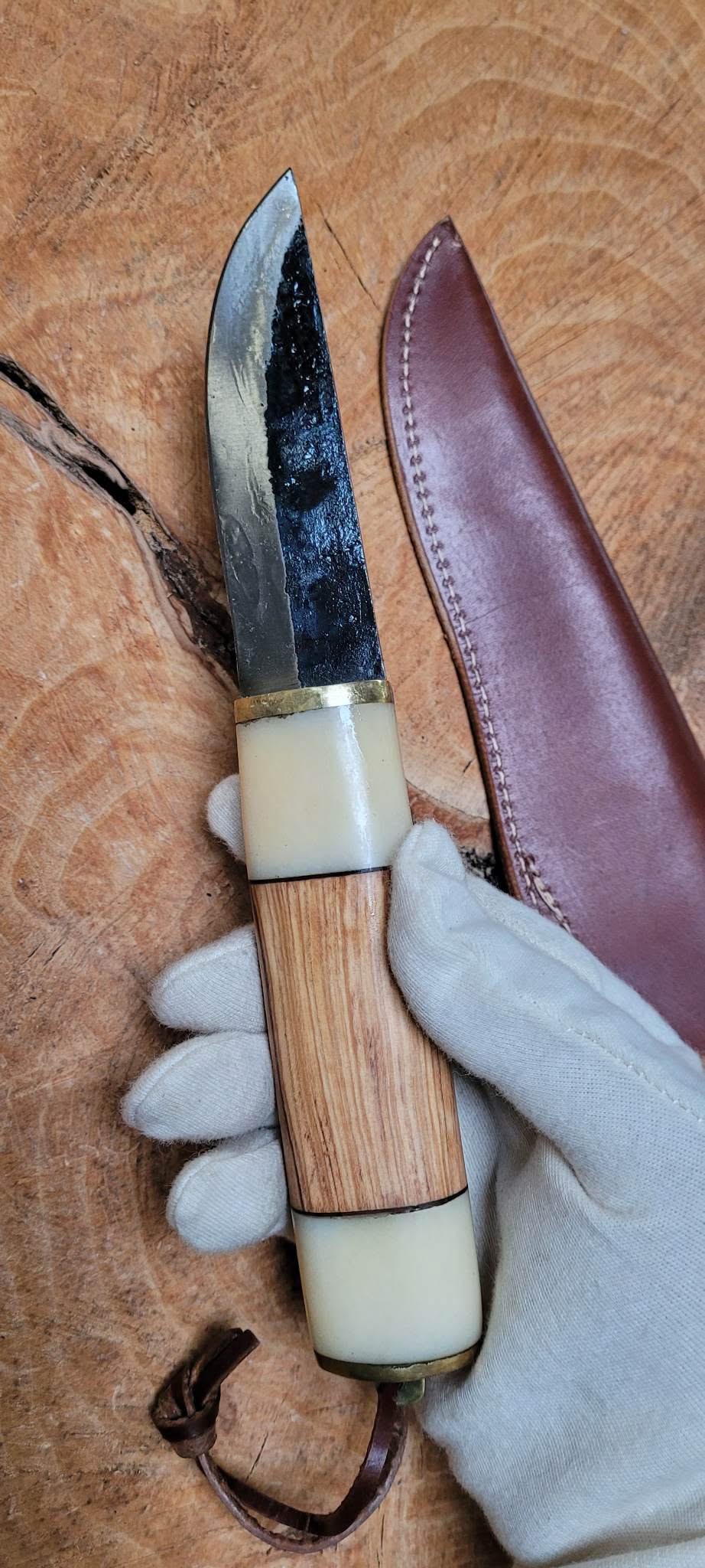 Couteau fixe avec manche en bois et os -