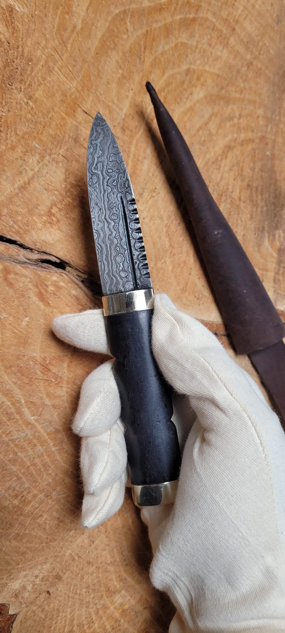 Couteau Sgian Dubh avec lame en acier Damas et étui en cuir -