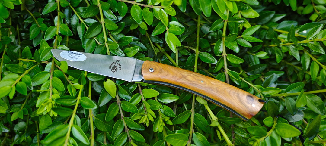 Laguiole en Aubrac - Couteau pliant Camembert - Plein manche en pistachier