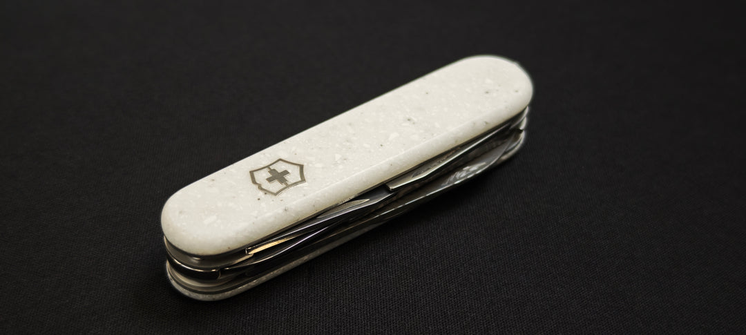 Victorinox 1.3901.J25 Damast Édition 2025
