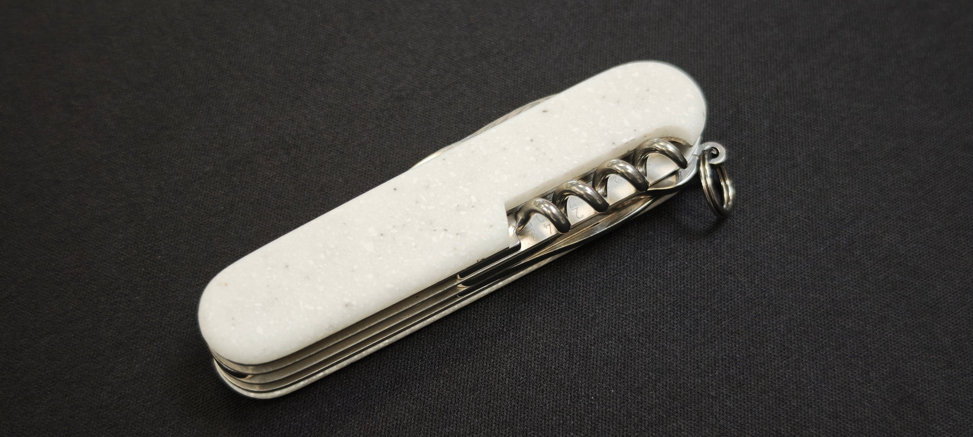 Victorinox 1.3901.J25 Edición Damast 2025