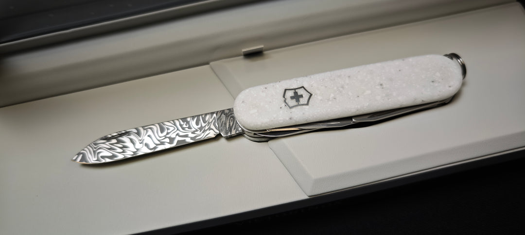 Victorinox 1.3901.J25 Damast Édition 2025
