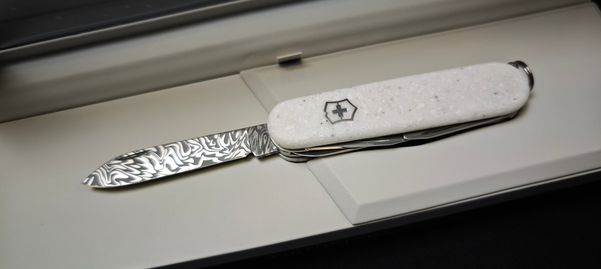 Victorinox 1.3901.J25 Edición Damast 2025