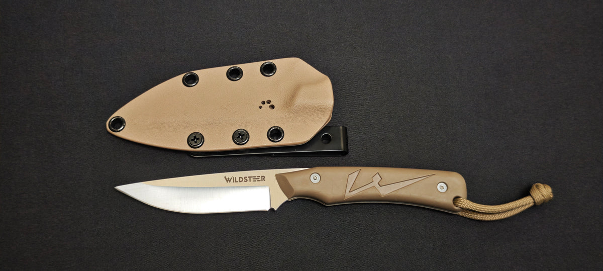 Wildsteer TROLL Coyote – Manche Tactiprène® Coyote – Lame Brossée 14C28N – Étui Kydex – Réf. OTROB10115EK