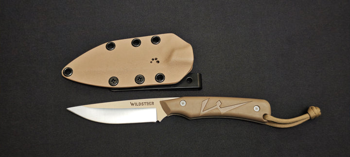 Wildsteer TROLL Coyote – Manche Tactiprène® Coyote – Lame Brossée 14C28N – Étui Kydex – Réf. OTROB10115EK