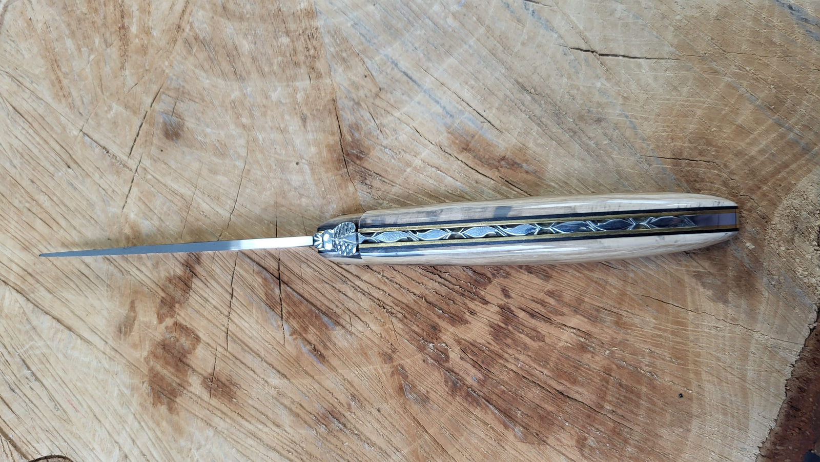 Laguiole en Aubrac - Couteau pliant Croûte d'Ivoire - Brut de forge - 12cm - Coutellerie Marcin