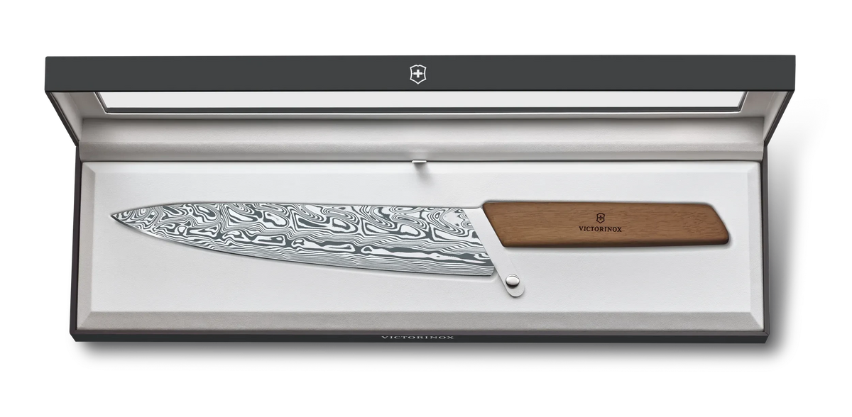 Victorinox Swiss Modern Damast 2022 – manche en noyer européen