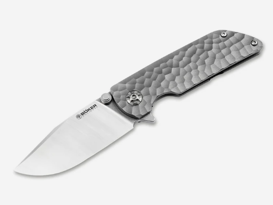 Couteau pliant Böker Sherman EDC II Full-Ti ouvert vu de profil avec manche en titane et lame MagnaCut