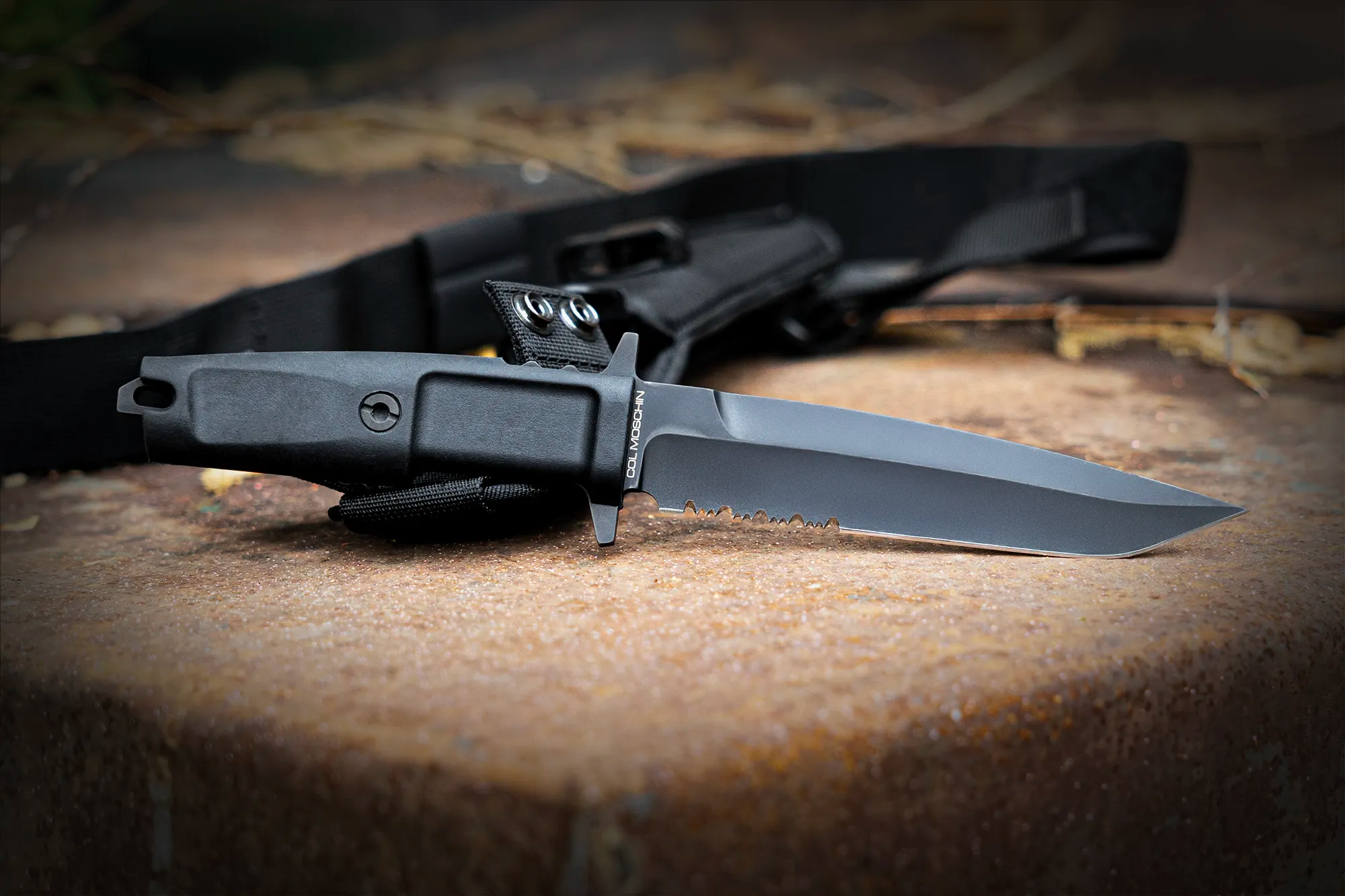 Couteau tactique Extrema Ratio Col Moschin Black vue d'ensemble avec lame Spear Point N690 et manche noir