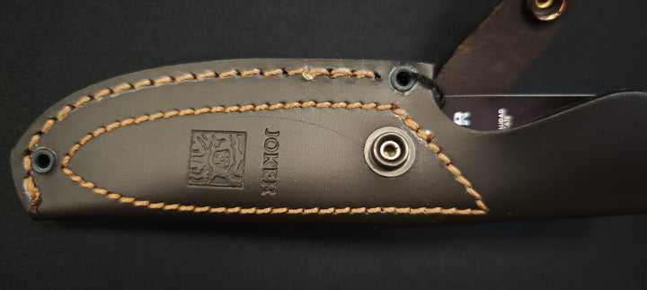 Joker CO-104 Aguila Wood 10,5cm - Griffe sur l'étui en cuir  Coutellerie Marcin Et fils 