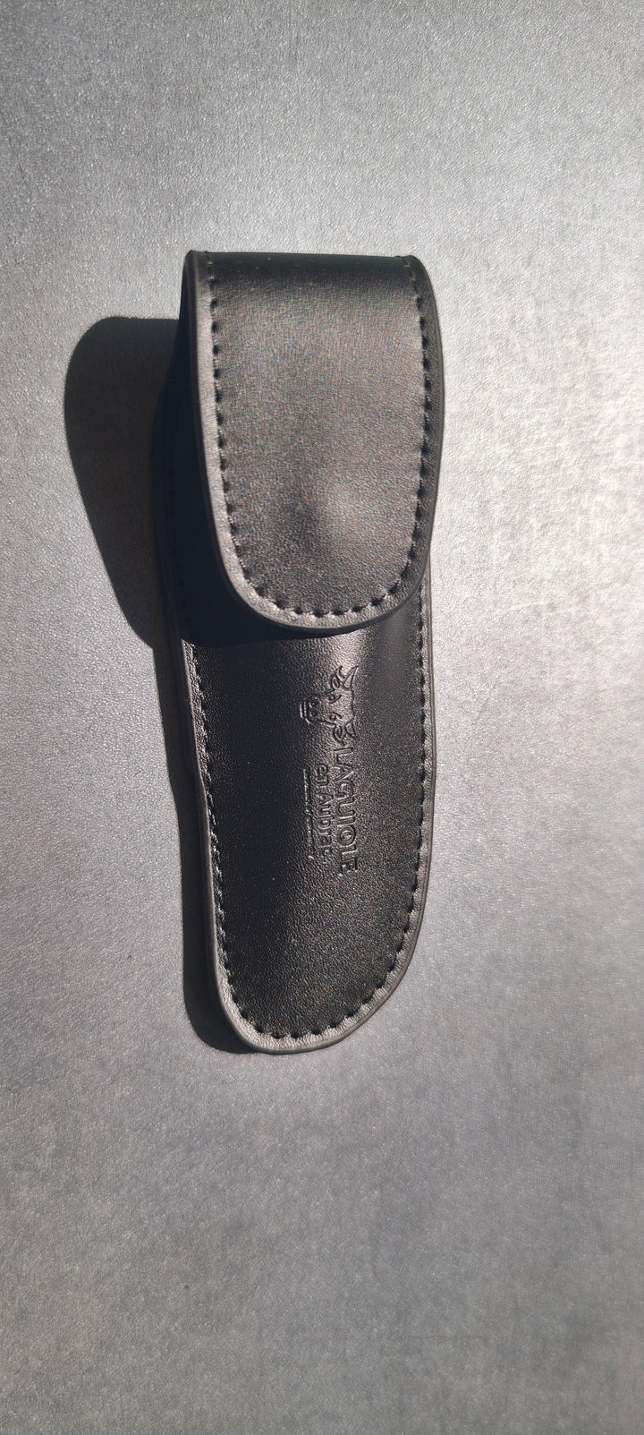 Laguiole en Aubrac étui cuir noir maya ECMN Coutellerie Marcin Et fils SRL 