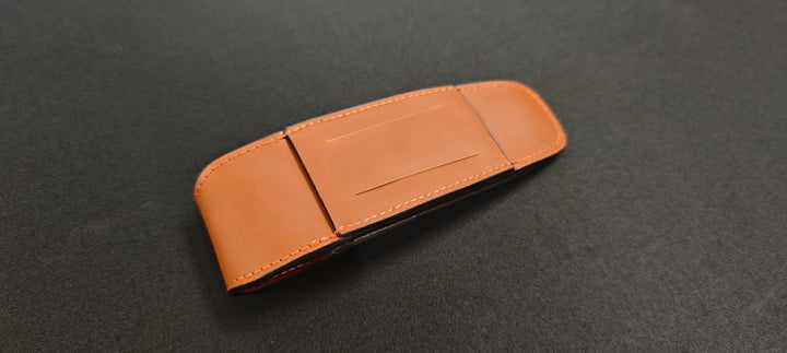 Laguiole en Aubrac étui cuir Aubrac Marron ECAM Coutellerie Marcin Et fils SRL 