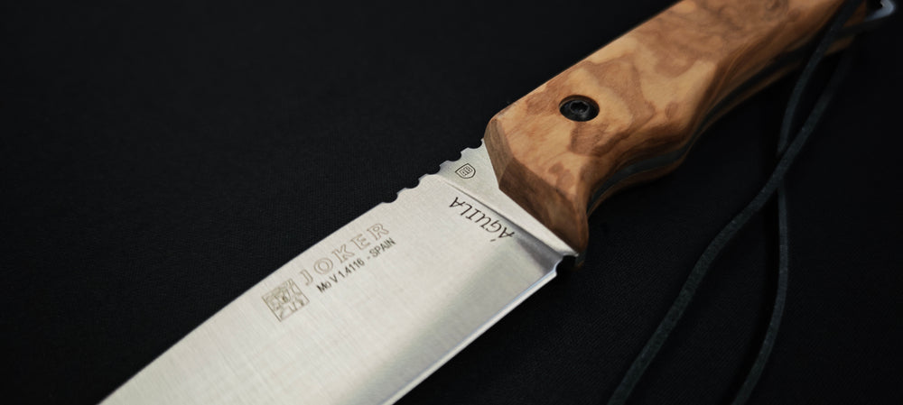 Joker CO-104 Aguila Wood 10,5cm - Griffe sur l'étui en cuir  Coutellerie Marcin & Fils 