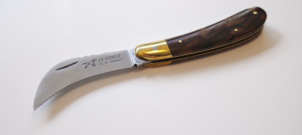Le Fidèle Couteau pliant serpette - manche bois de noyer - Coutellerie Marcin