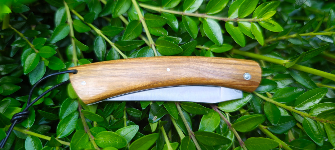 Laguiole en Aubrac - Couteau pliant Camembert - Plein manche en pistachier