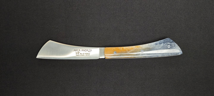 Couteau pliant ARCA Andreas avec manche en os de chameau naturel.