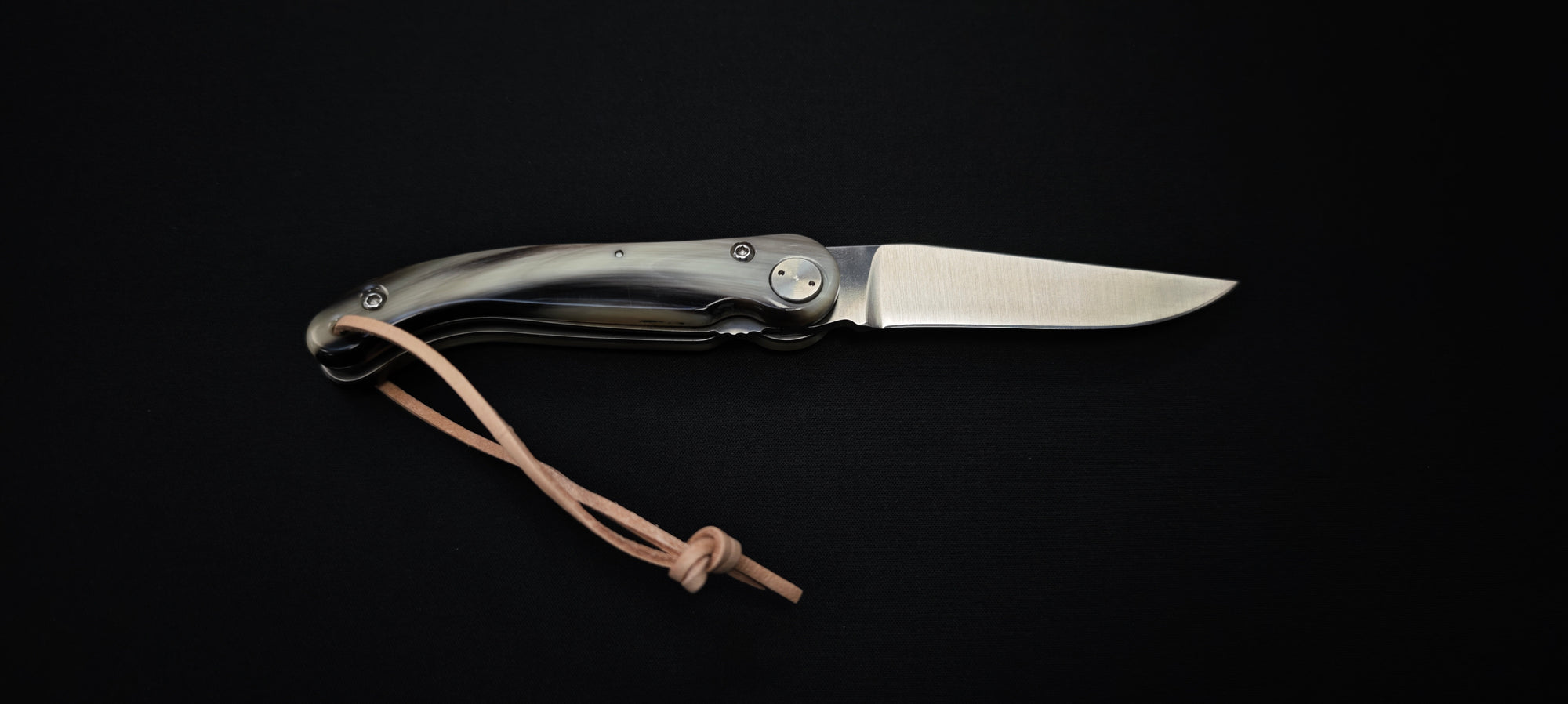 Couteau pliant Baroudeur Laguiole – Manche pointe de corne, lame lisse