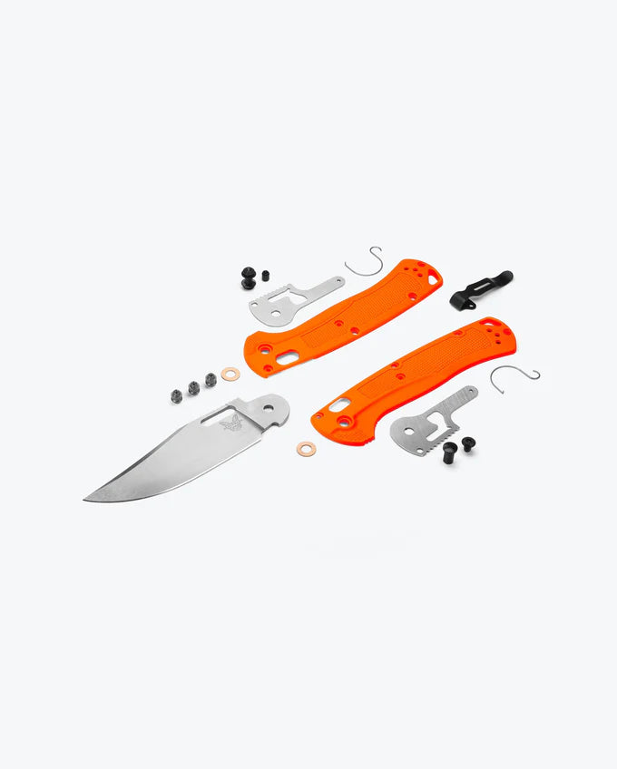 Benchmade 15535 Taggedout – Couteau Pliant Chasse CPM‑154 Orange Grivory