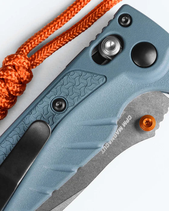 Benchmade 18065 Mini Adira – Couteau Pliant Bleu Grivory MagnaCut
