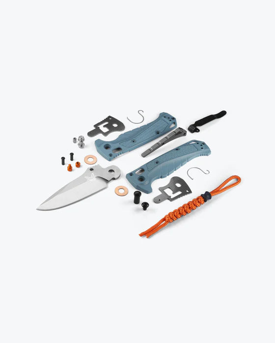 Benchmade 18065 Mini Adira – Couteau Pliant Bleu Grivory MagnaCut