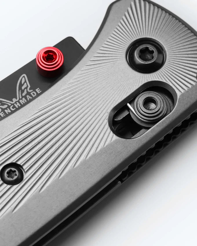 Benchmade Bugout 535BK‑4 – Couteau Pliant Gris Aluminium M390