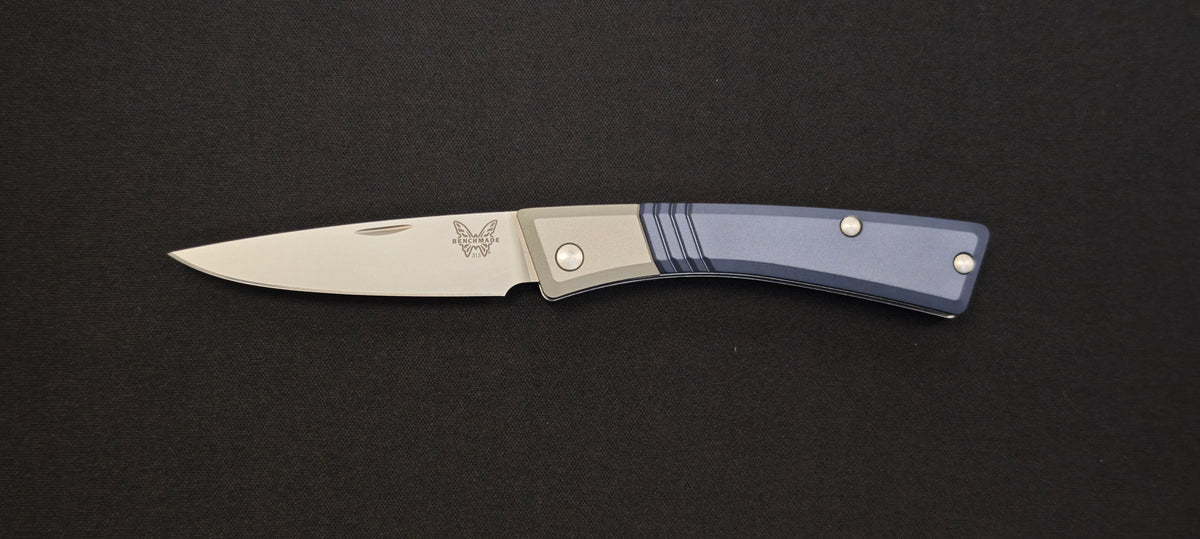 Benchmade Successor 315 – Couteau pliant M390 Ash Gray / Crater Blue