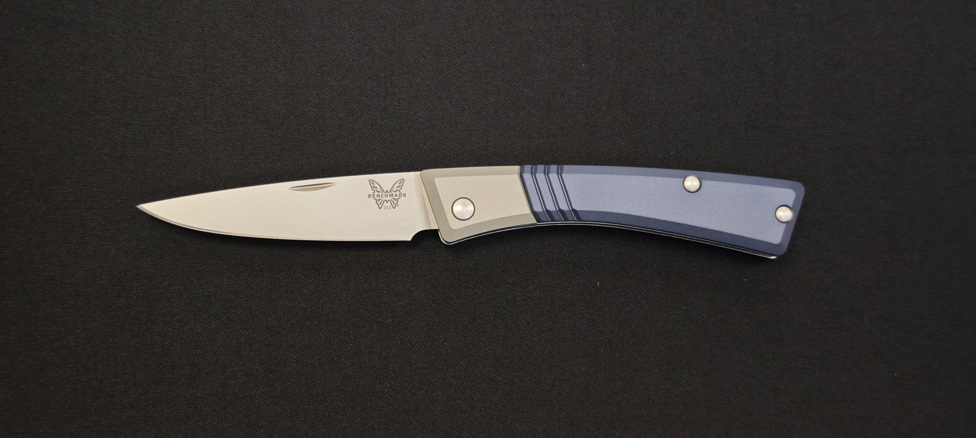 Benchmade Successor 315 – Couteau pliant M390 Ash Gray / Crater Blue