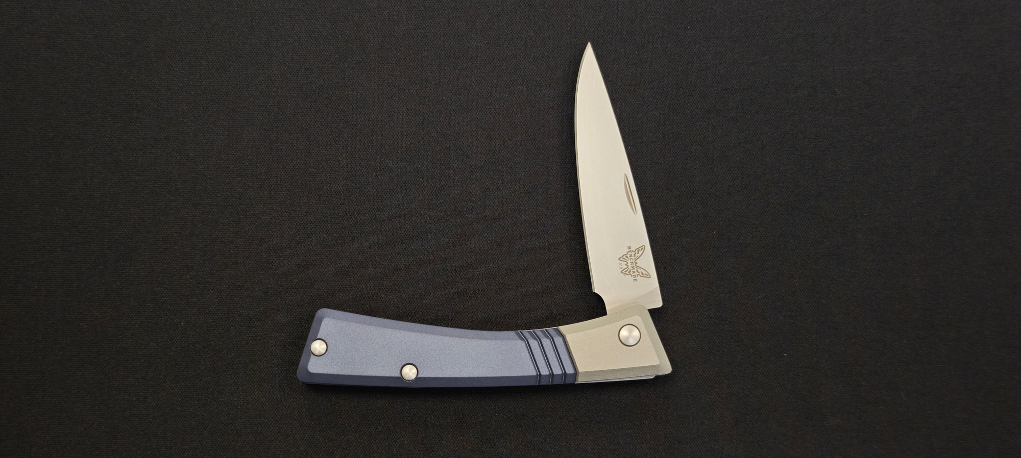 Benchmade Successor 315 – Couteau pliant M390 Ash Gray / Crater Blue
