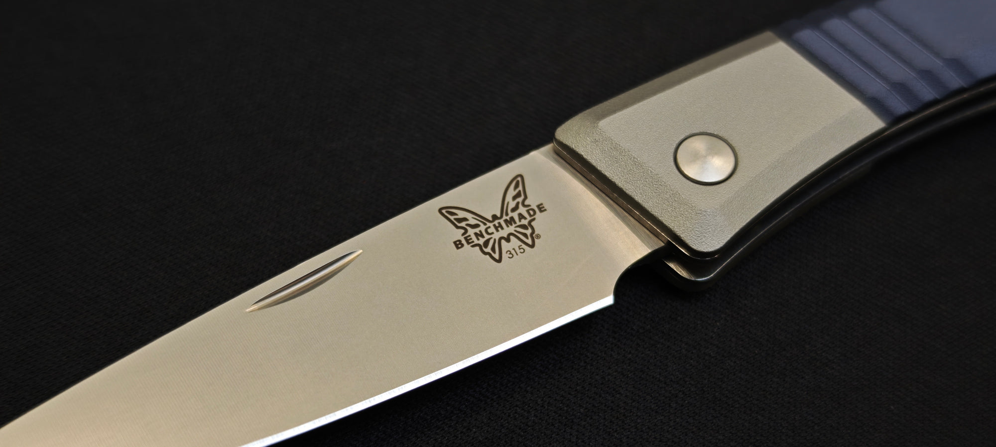 Benchmade Successor 315 – Couteau pliant M390 Ash Gray / Crater Blue