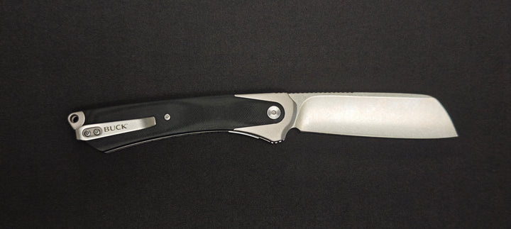 Vue ouverte du Buck HiLine XL équipé d'une lame type couperet.