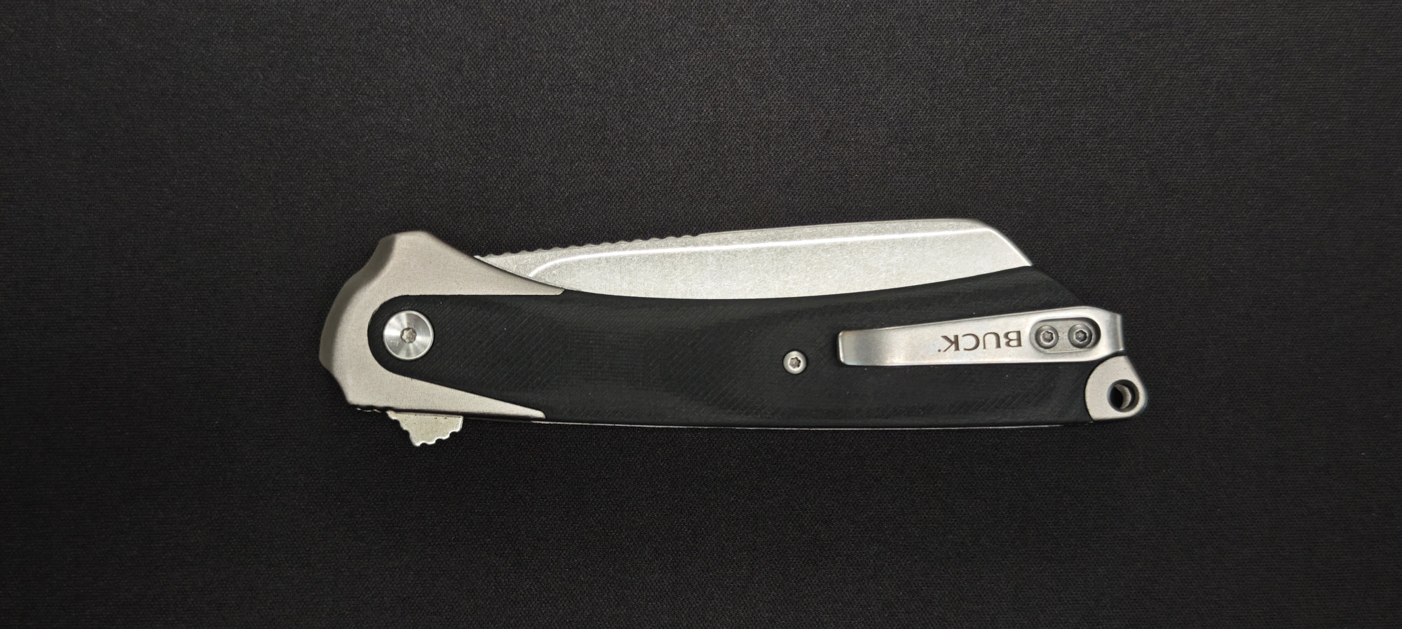 Détail de la lame D2 stonewash du Buck HiLine XL.