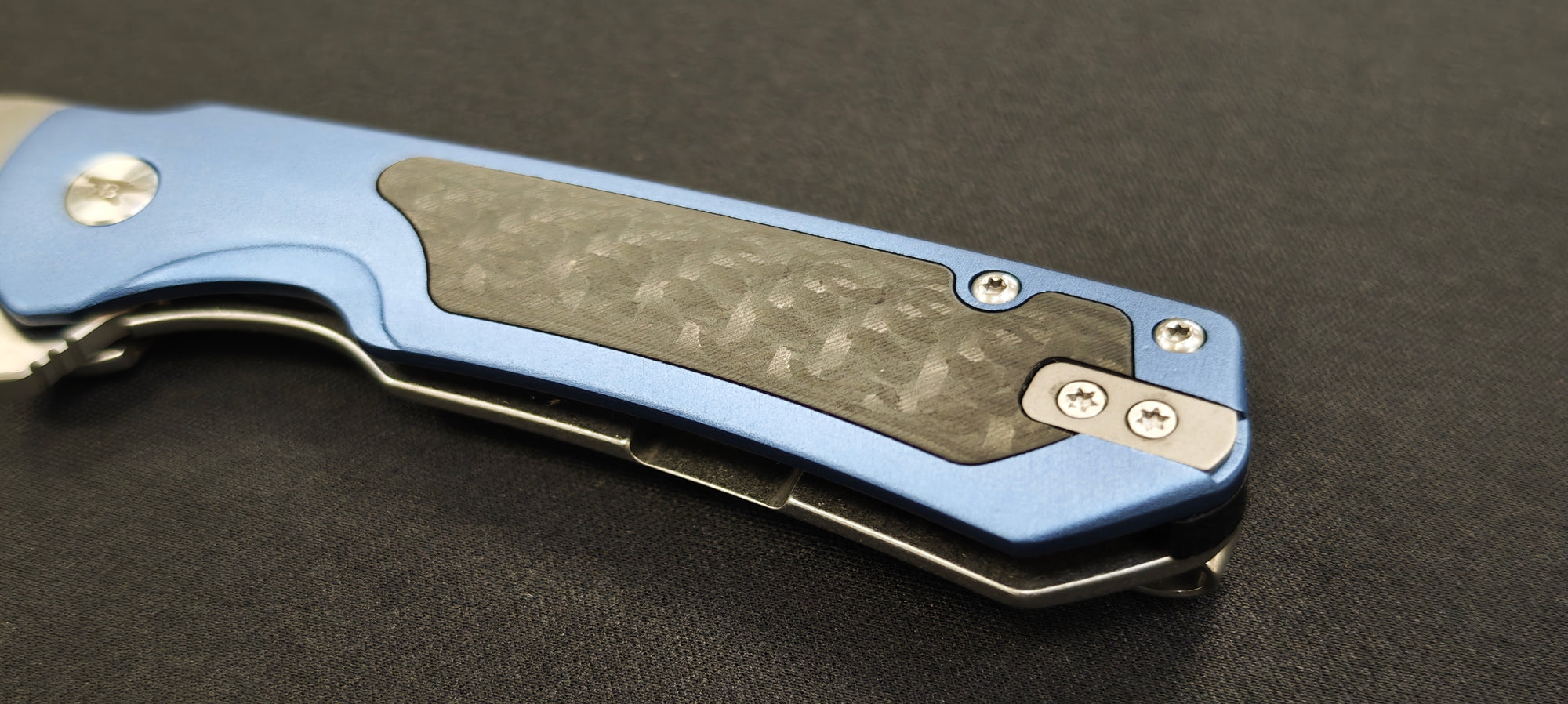 Buck Stinger 0714BLS-B – Couteau de poche EDC D2 Satin Bleu / Carbone