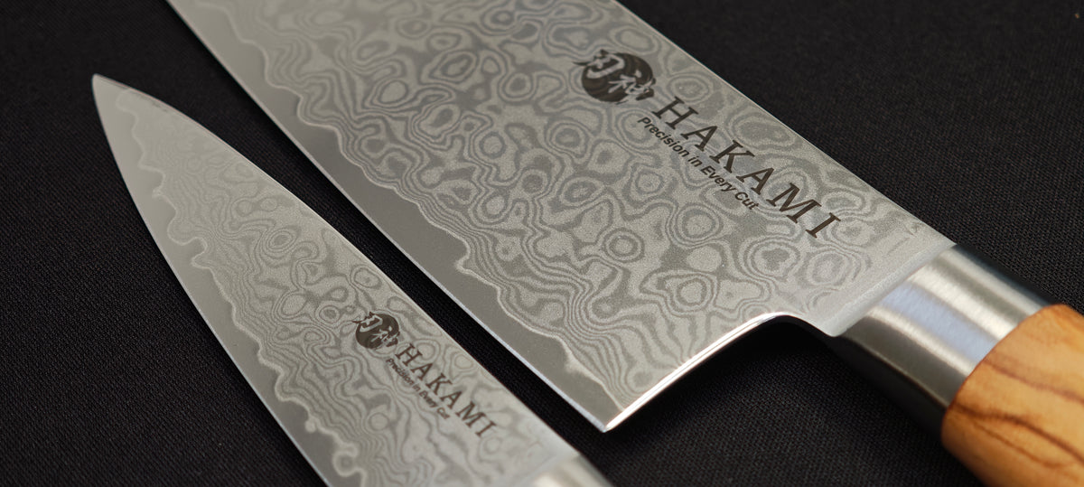 Coffret Hakami Tsubaki comprenant un couteau de chef et un couteau d’office.