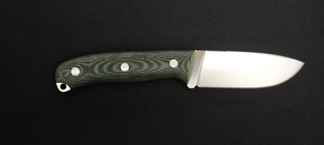 Détail du manche ergonomique en Micarta vert.