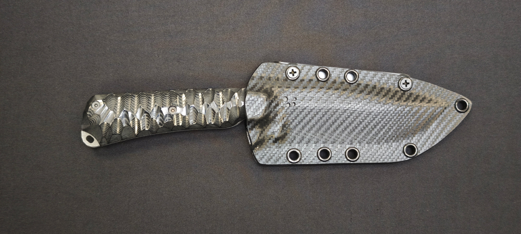 Couteau fixe Wildsteer pour bushcraft et camping.