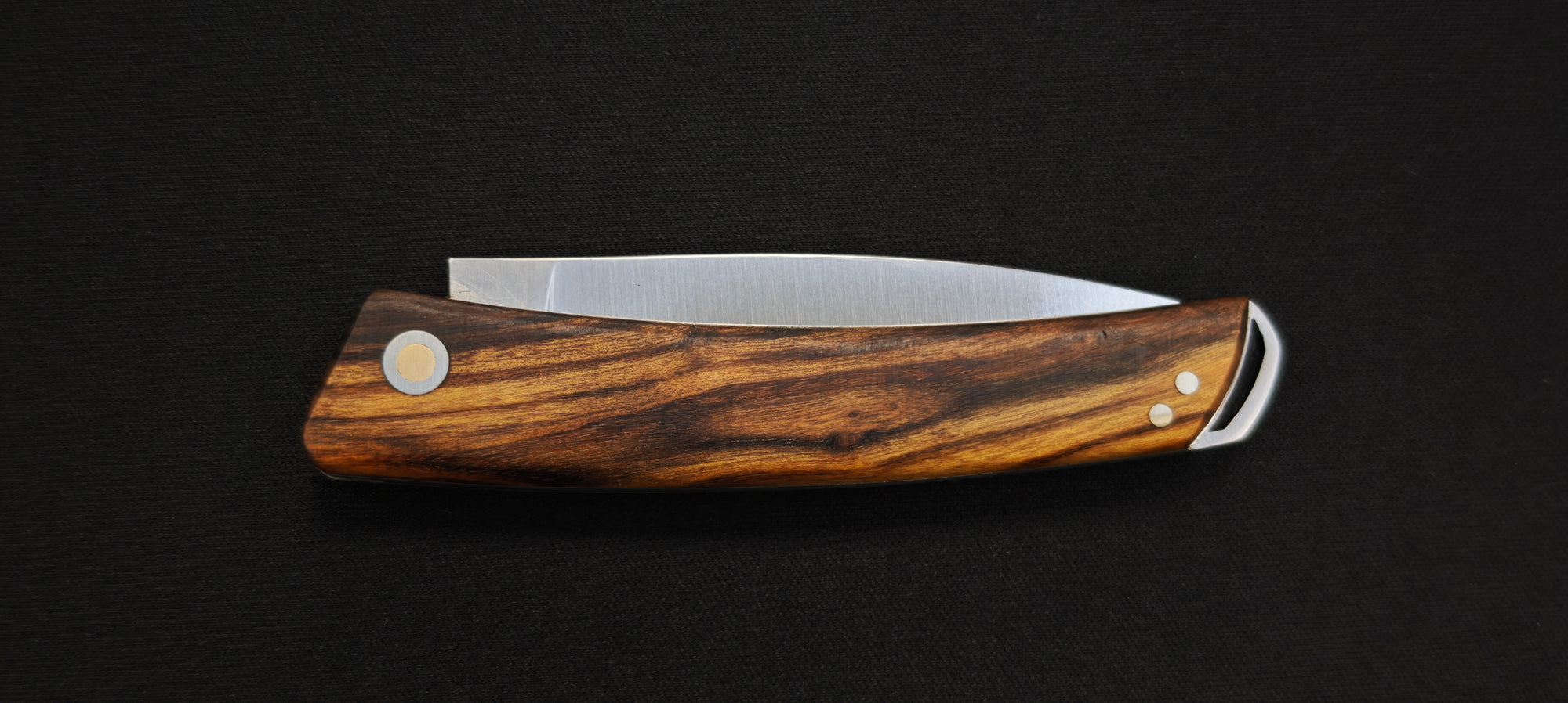Couteau Pliant Salamandra 9cm – Manche Pistachier, Acier Inoxydable