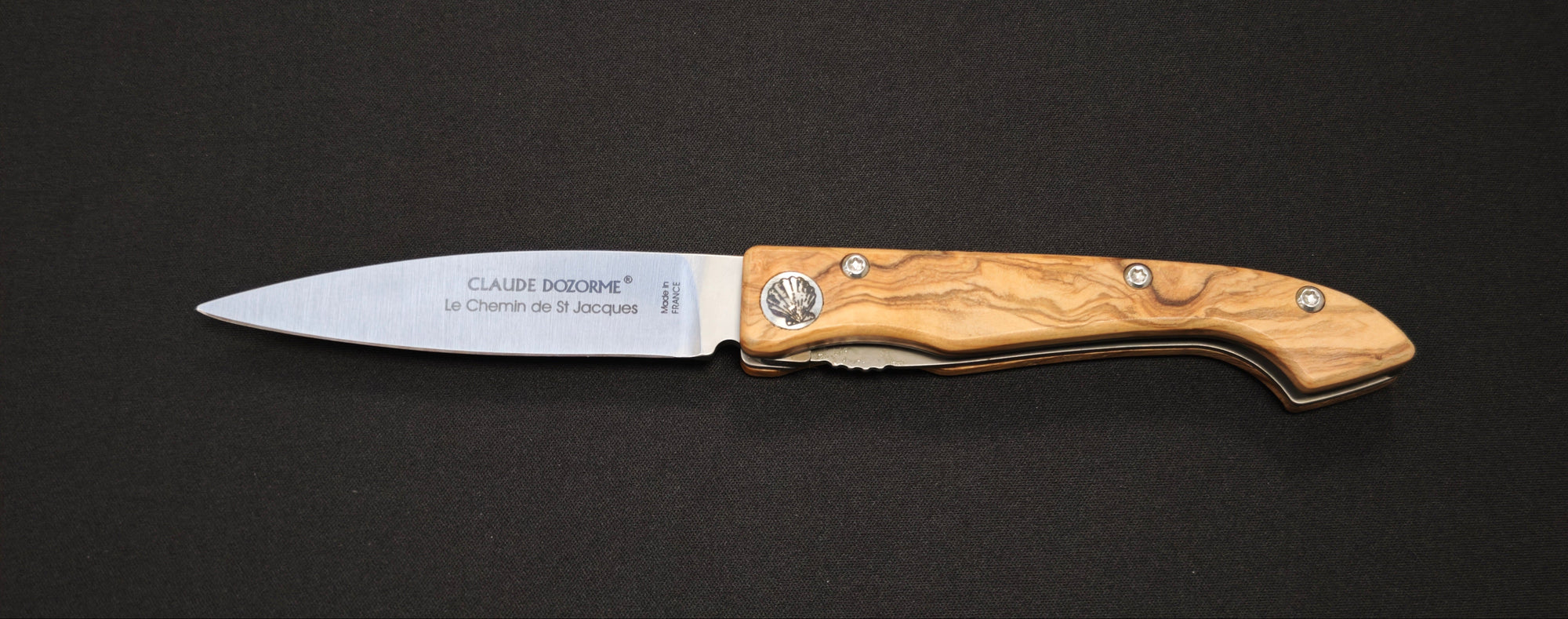 Couteau pliant “Compostelle – Voie d’Arles” en Olivier 125 mm – Claude Dozorme
