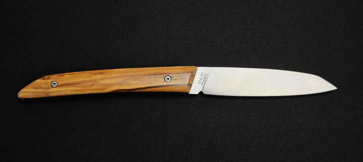 Couteau pliant léger conçu par JP Hontanx.